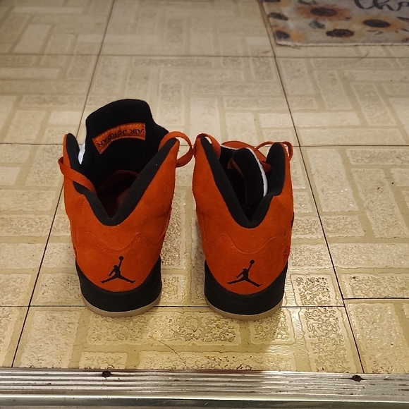 Nike Kids Sneakers in Orange and Black - Picture 4 of 5